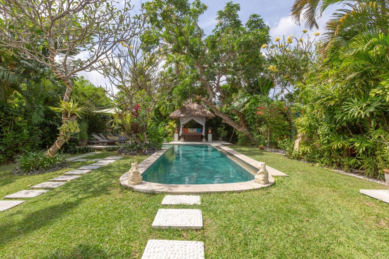 Villa Poppy Seminyak Exterior photo